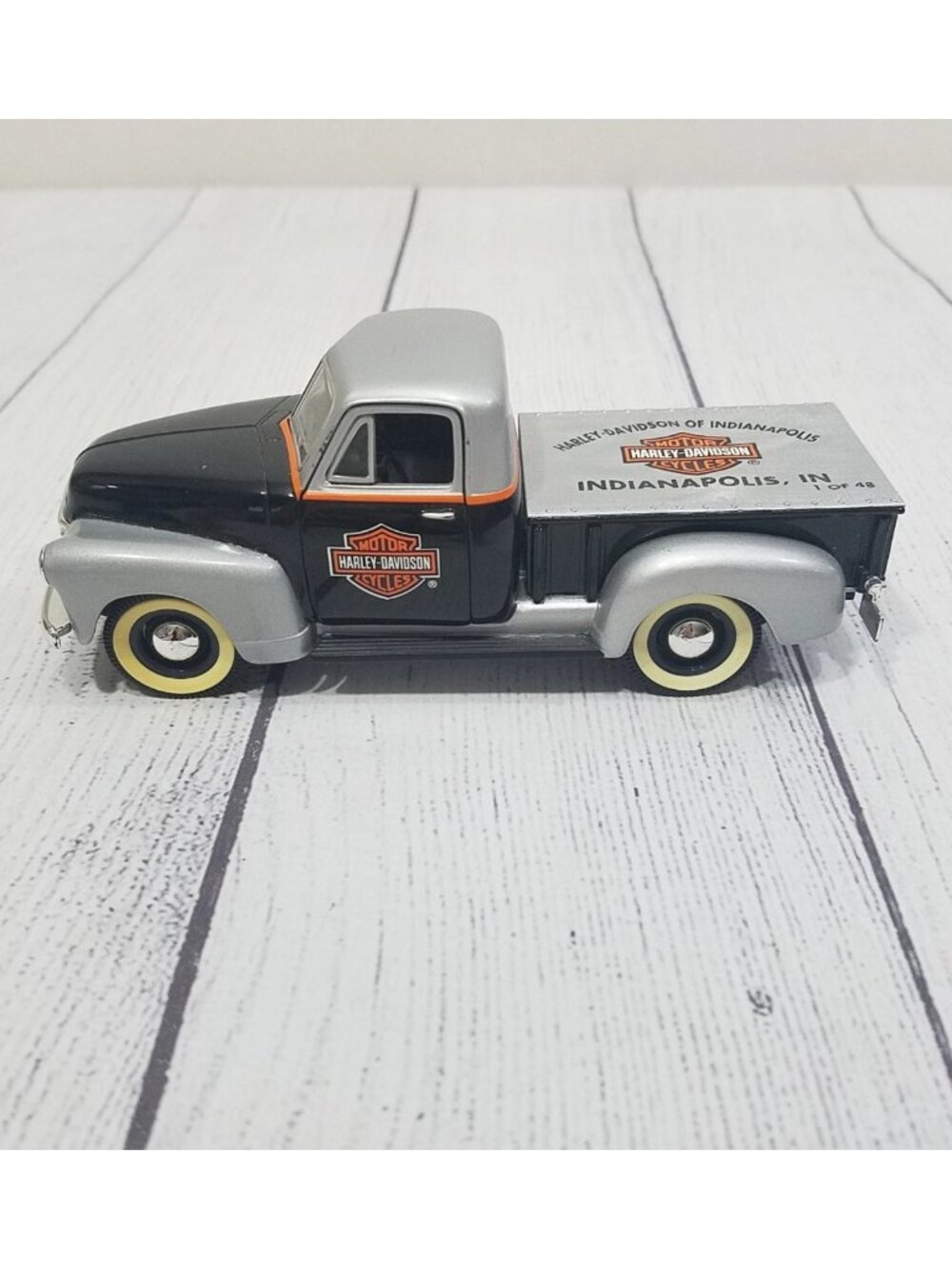 Harley-Davidson Diecast Liberty Classics 1952 Chevy Truck 1:25 Indianapolis
